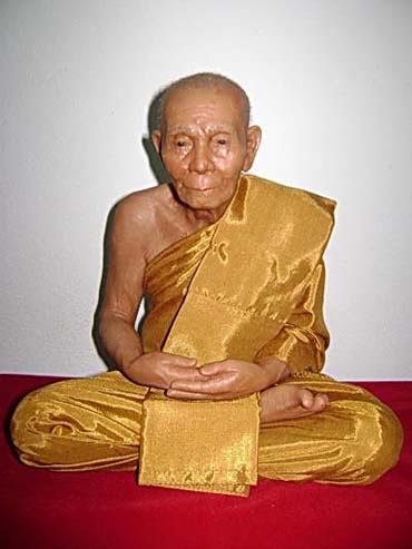 รูปหล่อเรซิ่นพ่อท่านคล้าย วาจาสิทธิ์ พระอริยสงฆ์ ที่เป็นที่เคารพของชาวใต้