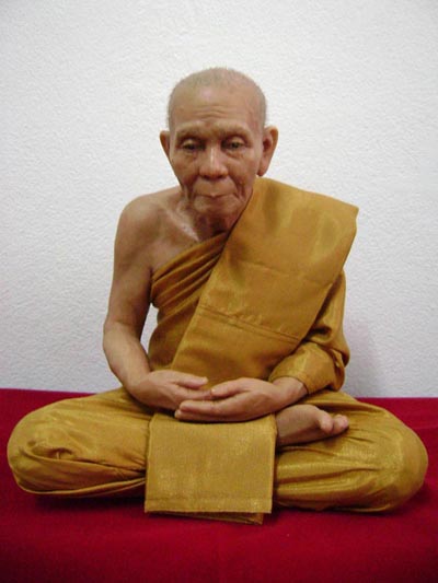 รูปหล่อเรซิ่นพ่อท่านคล้าย วาจาสิทธิ์ พระอริยสงฆ์ ที่เป็นที่เคารพของชาวใต้