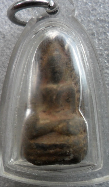 พระรอด ไม่ทราบว่าดีหรือเปล่า รบกวนสายตรงชี้แนะด้วยครับ 