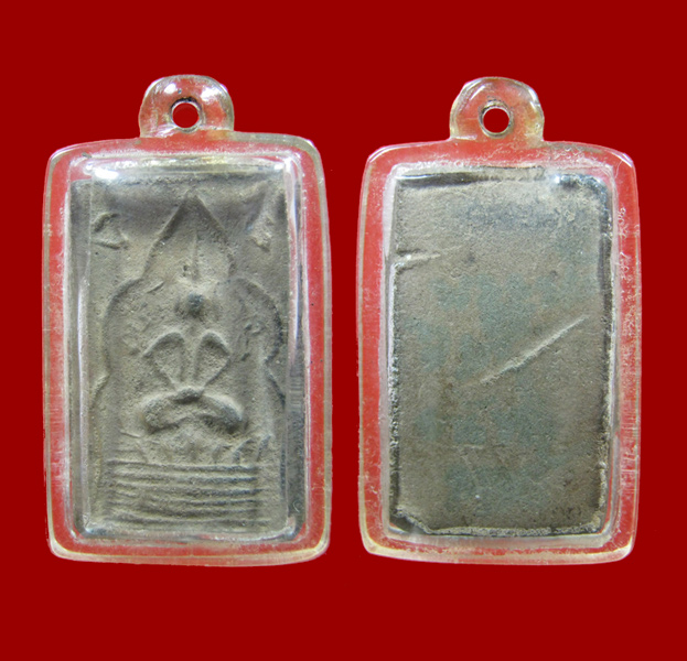 ผมขอรบกวนทุกท่าน ช่วยพิจารณาพระเนื้อดินพิมพ์นี้ให้ด้วยครับ