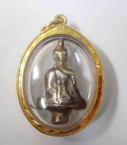 รบกวนพี่ๆๆใจดี ดูพระ ยอดธง ให้ผมทีคับ