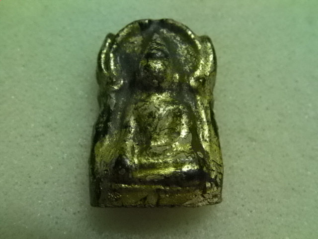 รบกวนสายตรงพระซุ้มไข่ปลาและผู้รู้เนื้อดินติชมครับ