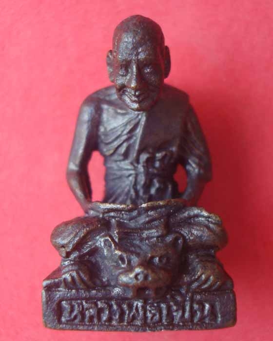 พระรูปหล่อนั่งเสือหลวงพ่อเปิ่น วัดบางพระ 500 ร้านเรืองศรีบัวพระเครื่อง 0860231873