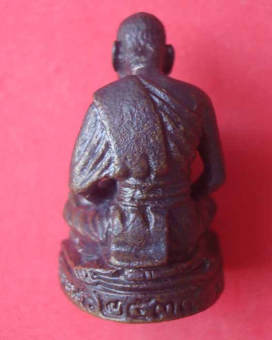 พระรูปหล่อนั่งเสือหลวงพ่อเปิ่น วัดบางพระ 500 ร้านเรืองศรีบัวพระเครื่อง 0860231873