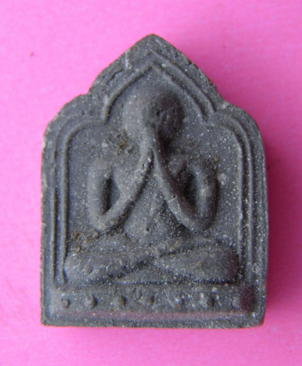 พระปิดตา หลังยันต์ใบพัด ไม่ทราบว่าเกจิท่านใดค่ะ