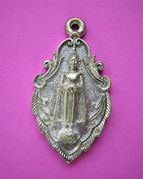 เหรียญหล่อหลวงพ่อบ้านแหลม พิมพ์ใบสาเก รุ่นพิเศษ 40 วัดเพชรสมุทรวรวิหาร สมุทรสงคราม เนื้อเงิน ปี 40