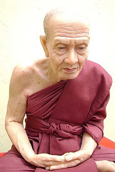 รูปหล่อหลวงปู่ทวดหน้าตัก 9 นิ้ว เหมือนจริงมากคับทั้งเส้นผม จีวร ผิวหนัง เส้นเลือด ราคาพิเศษคับ