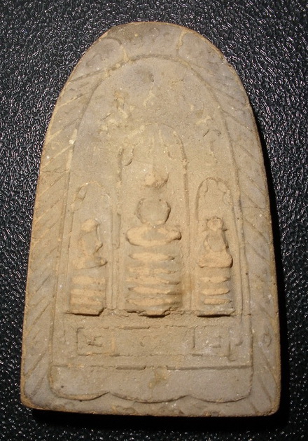 ไม่ทราบว่าเขาเรียกพระอะไร แต่เก่ามากครับ