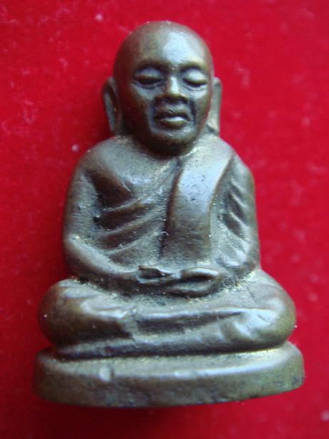 รบกวนช่วยดู รูปหล่อ หลวงพ่อเงิน ให้ทีครับ ว่าแท้ไหมครับ มีตอกโค๊ต 15 ครับ