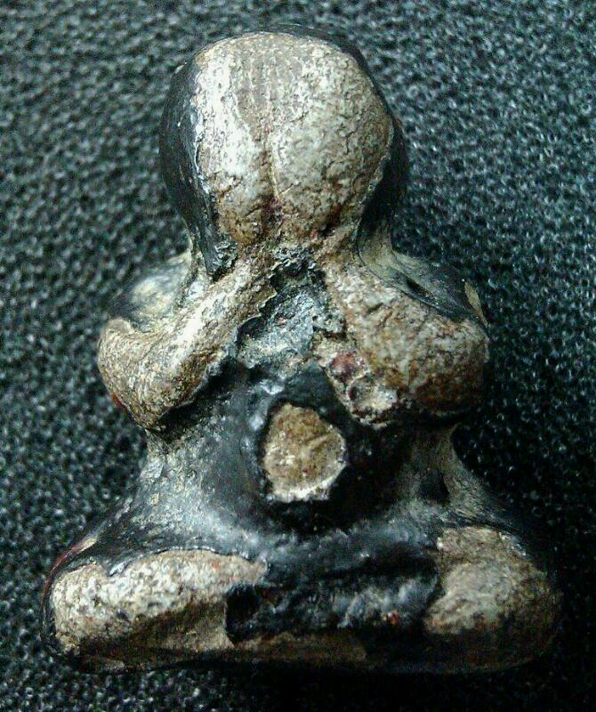 พระปิดตา หลวงปู่เอี่ยมหรือเปล่าครับ ไม่แน่ใจ รบกวนพี่ๆทุกคนด้วยนะครับ