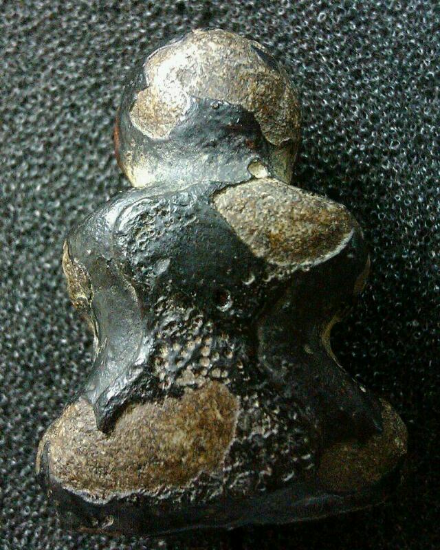 พระปิดตา หลวงปู่เอี่ยมหรือเปล่าครับ ไม่แน่ใจ รบกวนพี่ๆทุกคนด้วยนะครับ