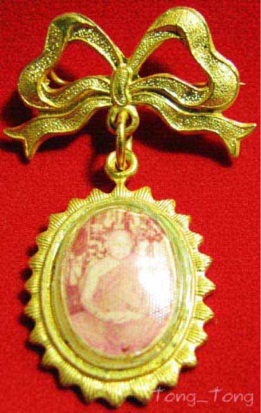 ไม่ทราบว่า เข็มกลัดของหลวงพ่ออะไรครับ