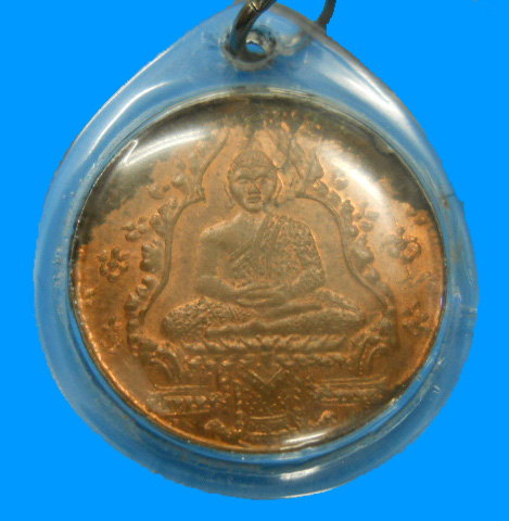 อยากถามผู้รู้คับว่าพระแก้วมรกตปี2475 แท้ไหมคับ 