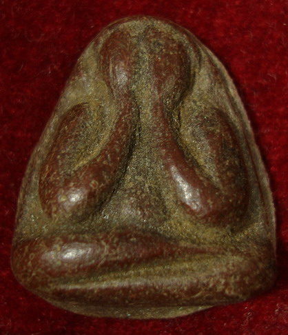 พระปิดตาหลังแบบ - รบกวนพี่ๆดูให้หน่อยครับ