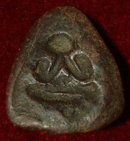 พระปิดตาหลังแบบ - รบกวนพี่ๆดูให้หน่อยครับ