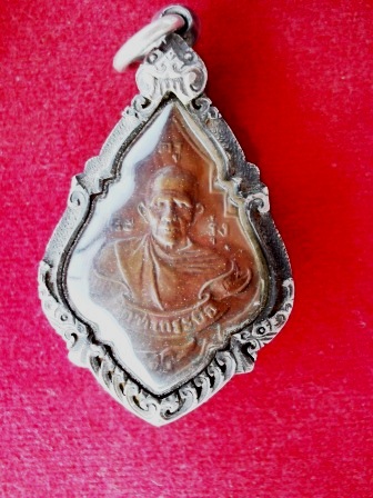 หลวงพ่อรุ่ง วัดท่ากระบือ เลี่ยมกรอบเงิน สภาพดี 