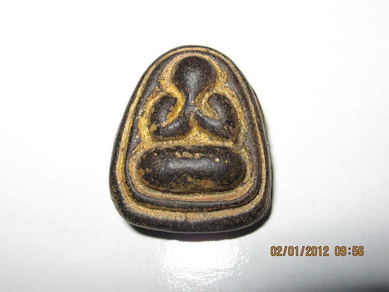 พระปิดตาแข้งหมอนใหญ่แท้หรือเปล่าครับ