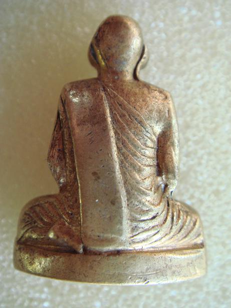 รูปหล่อหลวงพ่อแพ รุ่นแรก ปี 08 กะไหล่ทอง แ้ท้ไหมครับ รบกวนครับ