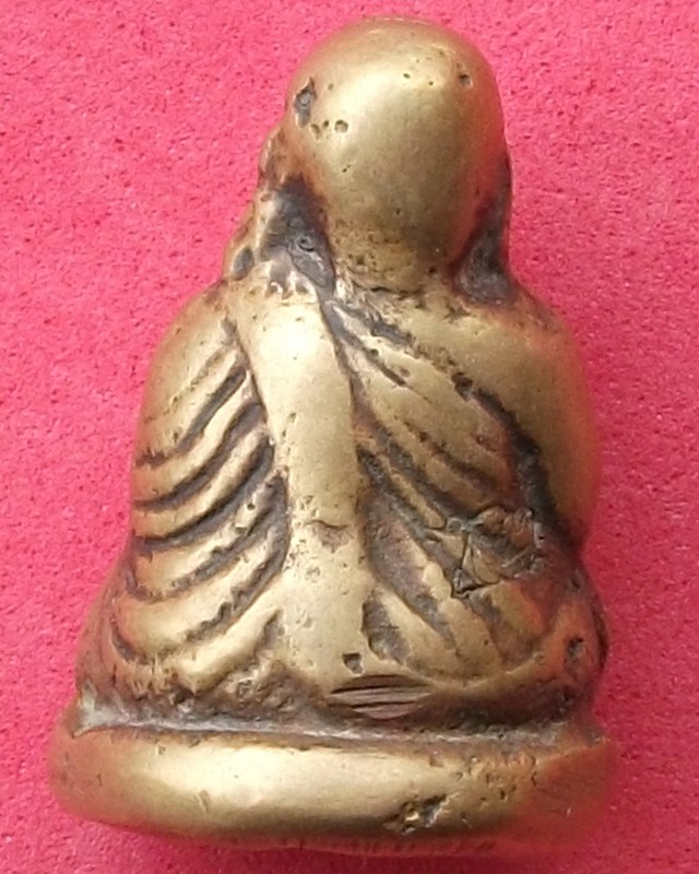 หลวงพ่อเงินพิมพ์ขี้ตา