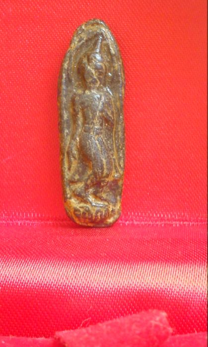 ใช่พระปาง ลีลามัยครับ องค์นี้สีดำ แล้วกรุจากวัดไหนครับ