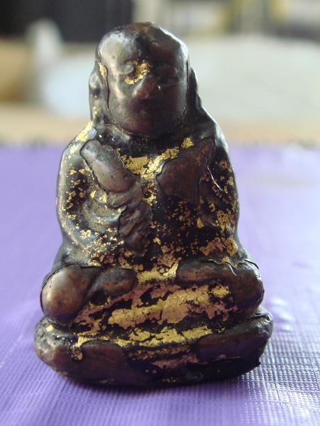 รูปหล่อหลวงพ่อเงิน ขี้ตา ลงรัก แท้ไหมครับ รบกวนครับ