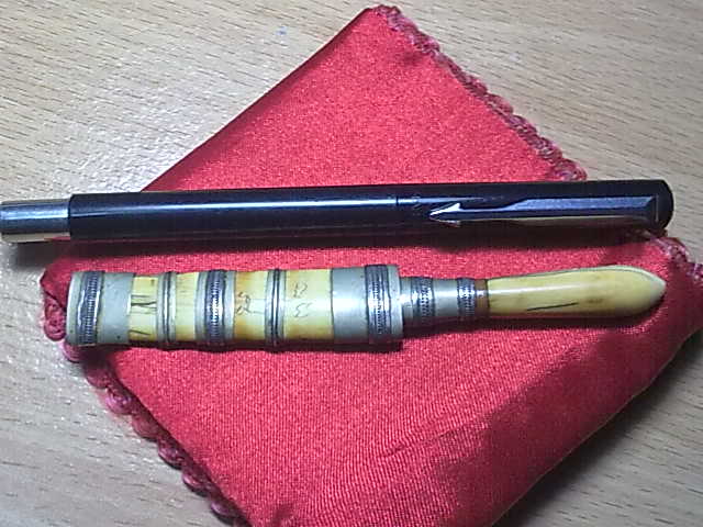 มีดหมอขนาดเล็กฝักงาช้างด้ามจับงาช้างมีรอยจาร รบกวนท่านผู้มีความรู้ทางด้านเครื่องรางด้วยครับ