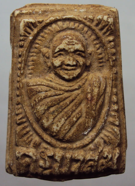 พระพิมพ์สี่เหลี่ยมเนื้อผงพุทธคุณครูบาสม วัดสารภี เชียงใหม่ 