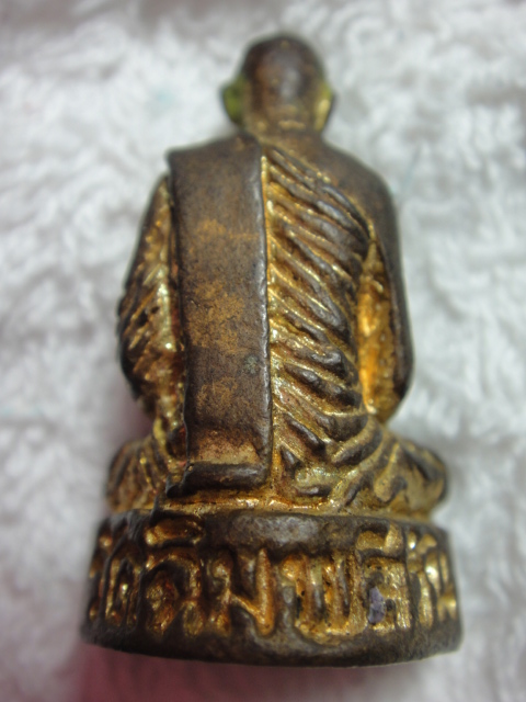 พระรูปหล่อหลวงพ่อฮวด วัดถนนตก จ.นครสวรรค์