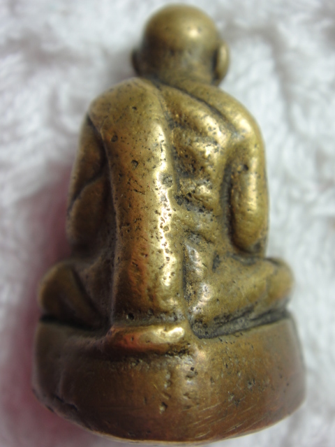 รูปหล่อเก่าพ่อท่านคล้าย ก้นอุ