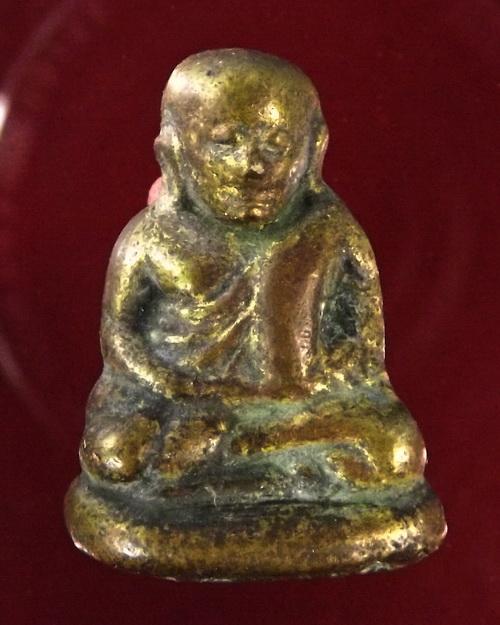 ขอรบกวนท่านผู้เชี่ยวชาญช่วยดูรูปหล่อหลวงพ่อเงินให้ด้วยนะครับ