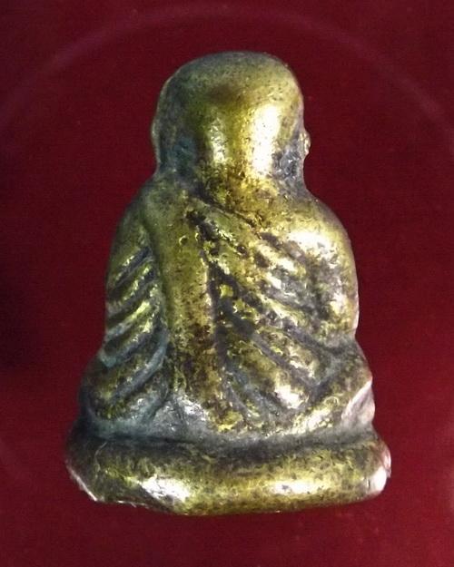 ขอรบกวนท่านผู้เชี่ยวชาญช่วยดูรูปหล่อหลวงพ่อเงินให้ด้วยนะครับ