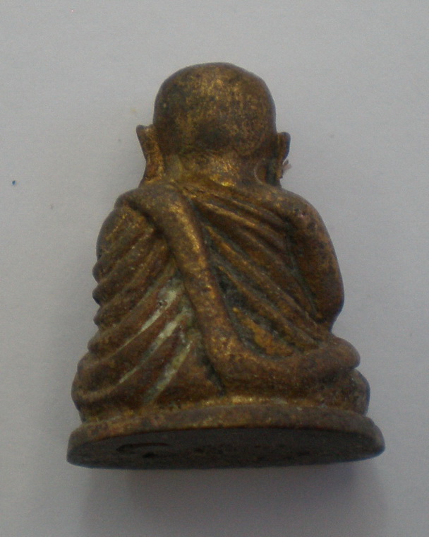 รบกวนช่วยดูรูปหล่อหลวงพ่อเงิน วัดบางคลาน ด้วยครับ