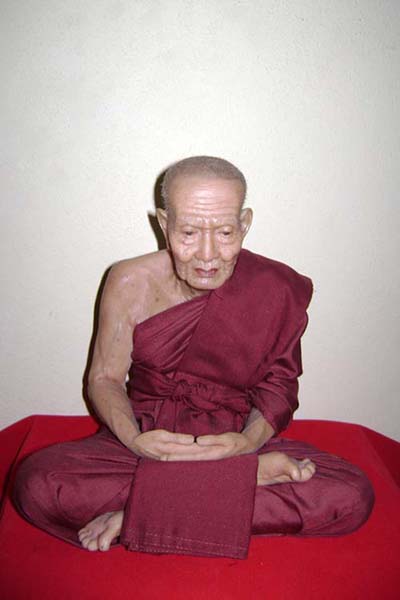 รูปหล่อหลวงปู่ทวดหน้าตัก 9 นิ้ว เหมือนจริงมากคับทั้งเส้นผม จีวร ผิวหนัง เส้นเลือด ราคาพิเศษคับ