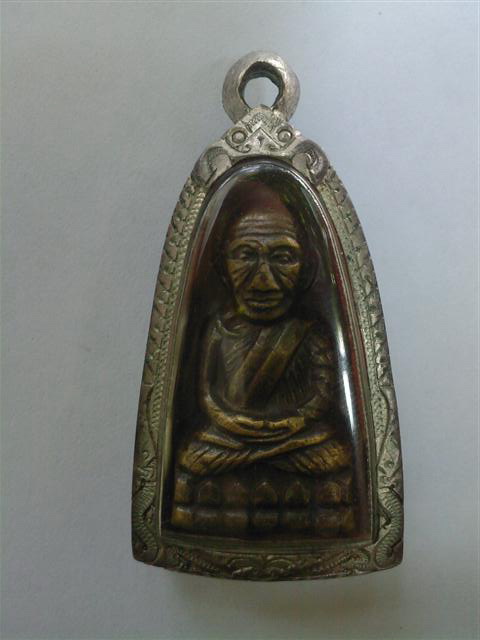 หลวงปู่ทวดหลังหนังสือใหญ่ เสาอากาศ 05