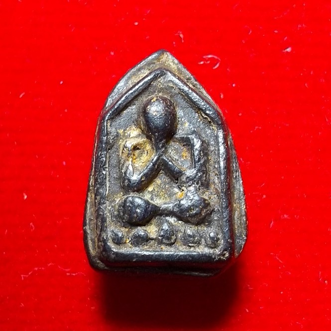 พิจารณาพระปิดตาให้ด้วยครับ