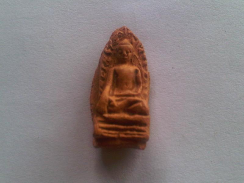 พระรอดมหาวันครับวิจารณ์กันเต็มที่แท้มีค่าเหนื่อยให้ครับ [พุทธพาณิชย์ครับ] องค์ที่ 3