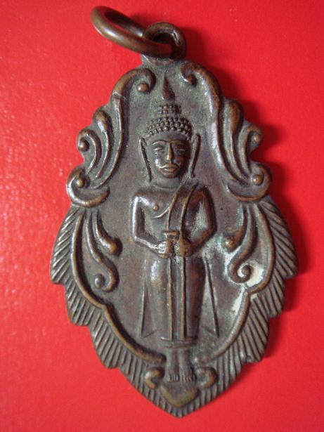 เหรียญ รูปปฏิมากรคุณพ่อวัดบ้านแหลม ปี 14 แท้ไหมครับ รบกวนครับ