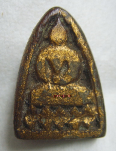 พระเนื้อไม้เกาะลงรักปิดทอง