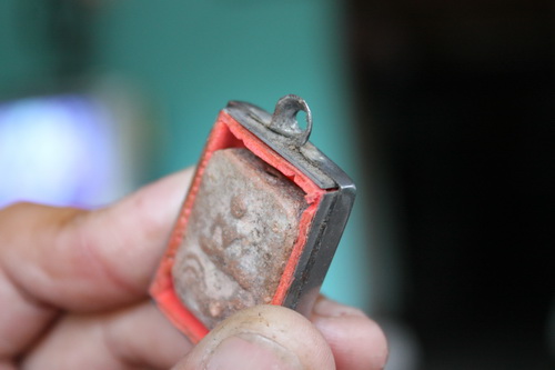 สวัสดีค่ะ...รบกวนสอบถามอย่างมากเลยค่ะ หลวงพ่อปาน ไม่รู้ว่าคุณตาโดนหลอกมาหรือเปล่า