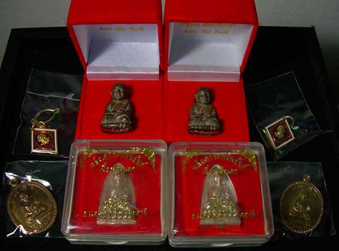 (((กรรมการเล็กหลวงแดง 2 ชุด)))รูปหล่อเศียรโตหมื่นยันต์นวะโ ลหะกลับดำ 2 องค์ เตารีด หมื่นยันต์ เนื้อร