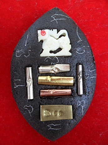 ล็อกเก็ตหลวงพ่อใจ วัดพระยาญาติ พิมพ์ใบมะนาว