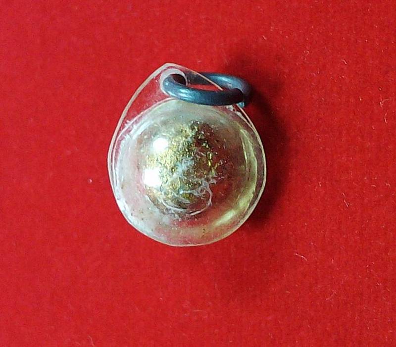 รบกวนสอบถามหลวงพ่อท่านนี้ ชื่ออะไรครับผม