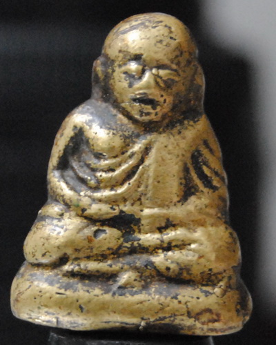 รบกวนสายตรงหลวงพ่อเงินช่วยดูให้หน่อยครับว่าออกวัดไหนรุ่นไหนครับผมขอบคุณมากครับ