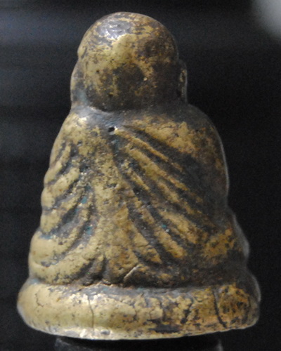 รบกวนสายตรงหลวงพ่อเงินช่วยดูให้หน่อยครับว่าออกวัดไหนรุ่นไหนครับผมขอบคุณมากครับ