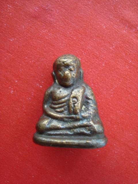 หลวงพ่อเงินรุ่น ฟ้าคำรน องค์นี้ดีไหมคับ