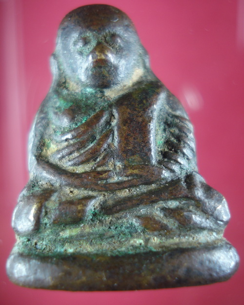 รบกวนผู้รู้ช่วยที ว่าเป็นหลวงพ่อเงินรุ่นอะไรครับ