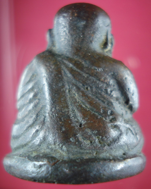 หลวงพ่อเงิน พิมพ์นิยม องค์นี้ดีหรือไม่ครับช่วยหน่อยครับ