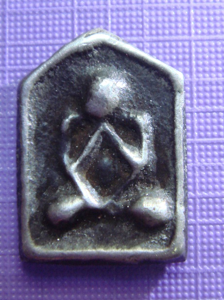 รบกวนช่วยดู หลวงปู่ศุข ห้าเหลี่ยม เนื้อเงิน แท้ไหมครับ 