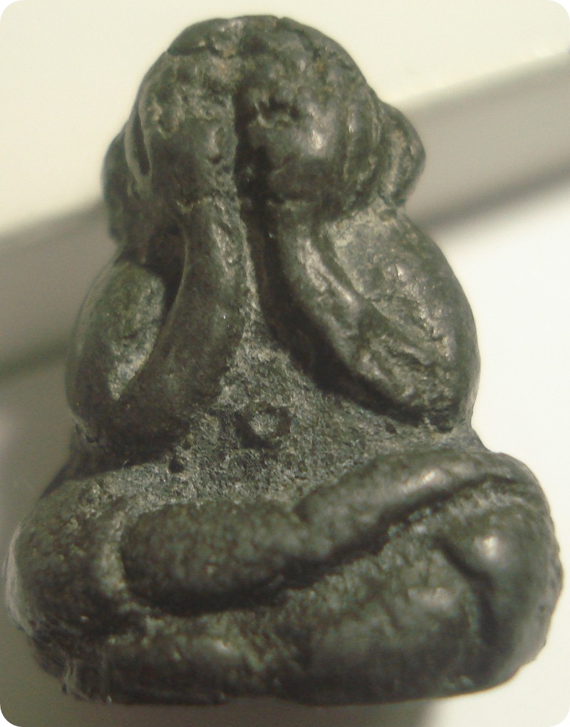 พระปิดตา 2 หน้า เนื้อตะกั่วครับ