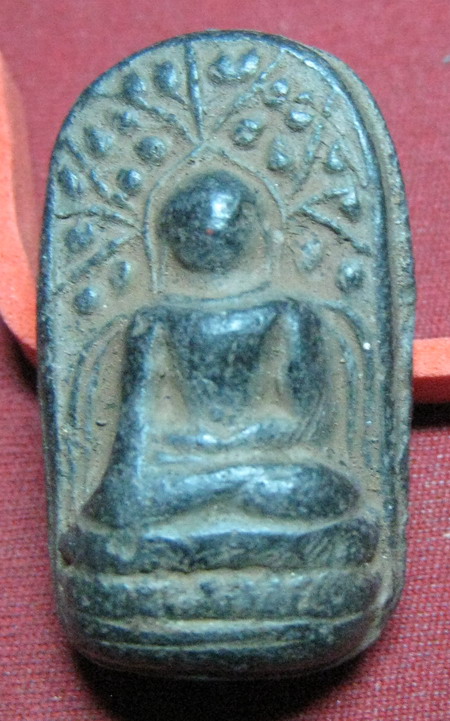 รบกวนพี่ๆชี้จุดให้หน่อยครับใช่พระคงลำพูนหรือไม่ครับ